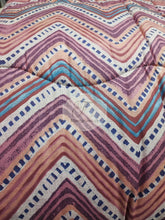 Carica l'immagine nel visualizzatore di Gallery, Trapunta Chevron Rosa