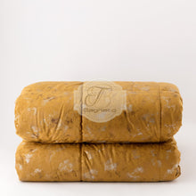 Carica l'immagine nel visualizzatore di Gallery, Trapunta Riad In Velluto Ocra