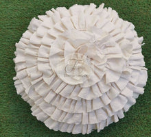 Carica l'immagine nel visualizzatore di Gallery, Cuscino Arredo Petalo Panna