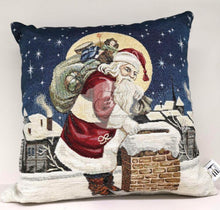 Carica l'immagine nel visualizzatore di Gallery, Cuscino Imbottito Santa Claus Night