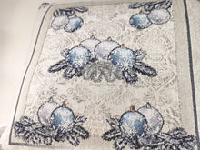 Carica l&#39;immagine nel visualizzatore di Gallery, Cuscino Winter Silver Balls
