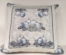 Carica l&#39;immagine nel visualizzatore di Gallery, Cuscino Winter Silver Balls
