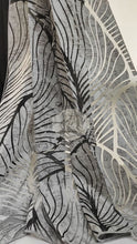 Carica l&#39;immagine nel visualizzatore di Gallery, Tenda Wave Ud 0312 Via Roma 60 Grigio Con Organza Nera 0401 Tende

