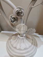 Carica l&#39;immagine nel visualizzatore di Gallery, Candeliere Tre Candele White Rose
