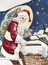 Carica l&#39;immagine nel visualizzatore di Gallery, Cuscino Imbottito Santa Claus Night
