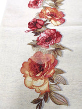 Carica l&#39;immagine nel visualizzatore di Gallery, Runner Gobelin Vintage Rose Centrini
