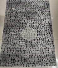 Carica l&#39;immagine nel visualizzatore di Gallery, a black and white photo of a black and white photo 
